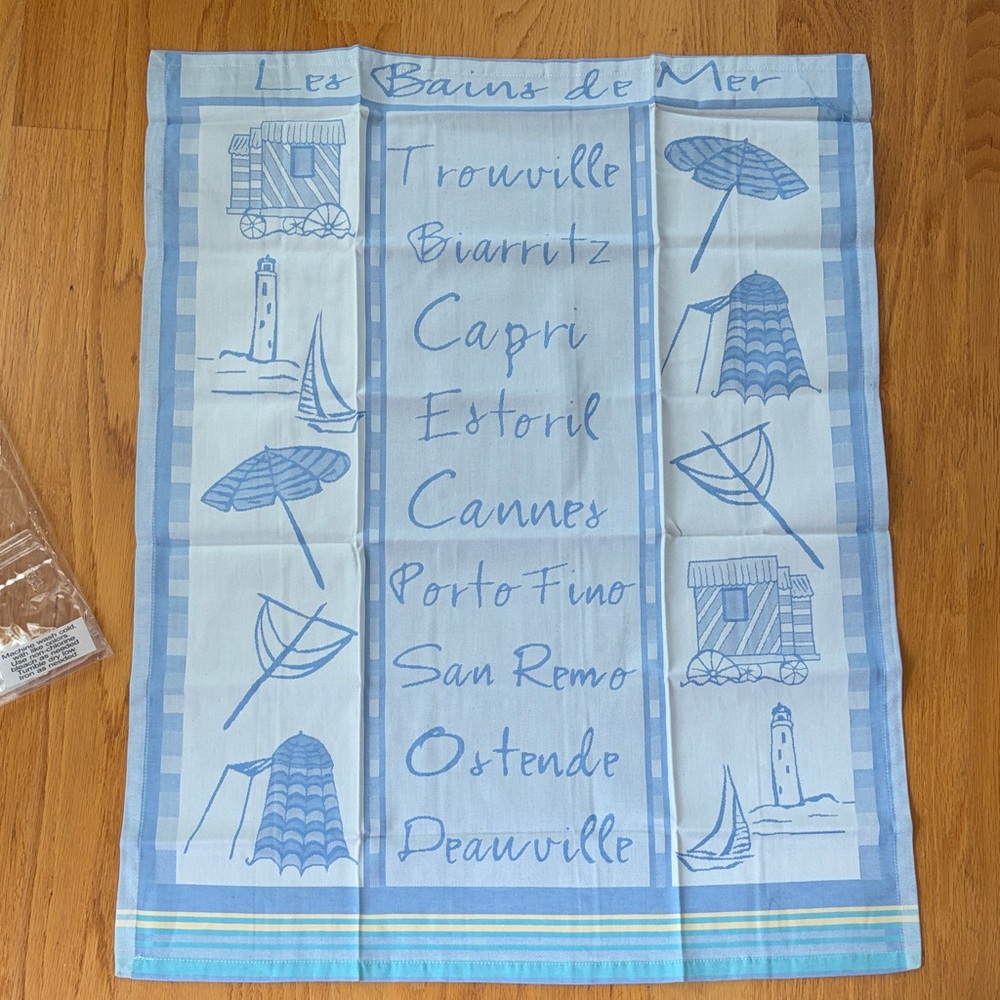 Isadora Paris set of two kitchen towels Les Bain de Mers NWT/NIP